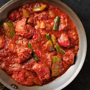 Chicken Tikka Jal-Ferizi met rijst.