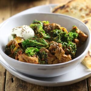 Lamb Bhuna met Nan brood.