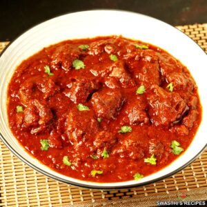 Lamb Madras met Nan brood.
